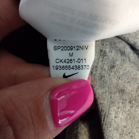 The Nike Tee Dri-Fit short sleeve Just Do It graphic t-shirt crewneck boxy fit - Picture 7 of 11